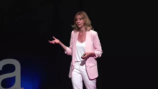 ¿Por qué nos cuesta mirarnos al espejo? | Andrea Vilallonga | TEDxTarragona