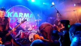Karma To Burn-Waiting On The Western World (live in Paris)
