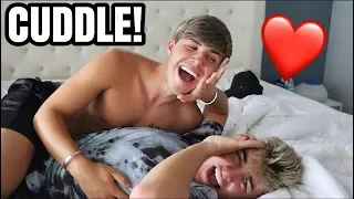 CUDDLE CHALLENGE WITH MY BOYFRIEND!