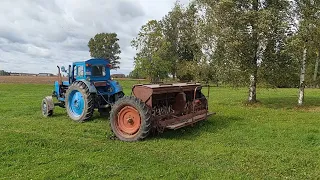 Т-40 АП и сеялка СЗС-3,6 на поле в Латгалии.