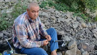 Рыба одна за одной ! Удачная рыбалка ! Змея напала на рыбу!Украина.Днепр