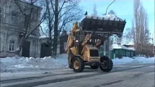 Кирсановские коммунальщики активно проводят уборку снега