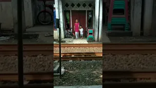 Banyak Kereta Api lewat di depan rumah