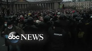 Anti-government protesters clash with police in Russia