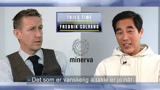 Tojes time: Fredrik Solvang | Maktens Forsvarere, Personlige Omkostninger, Nyhetsjunkie, Ankermann