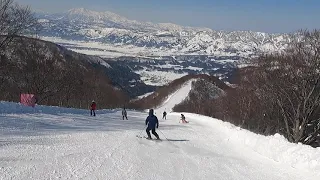 2021/2/20 野沢温泉スキー場名物、絶景のスカイラインコース。山頂から一気に滑ってみました。