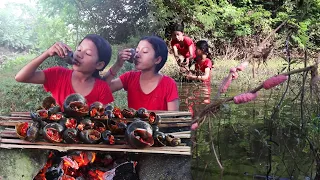 Eat delicious in the forest, cook oysters and hot chili sauce