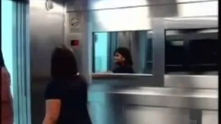 Розыгрыш в лифте   девочка призрак