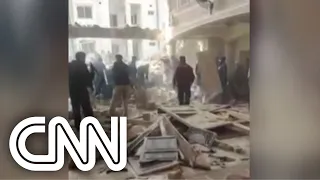 Explosão em mesquita deixa 59 mortos no Paquistão | CNN PRIMETIME