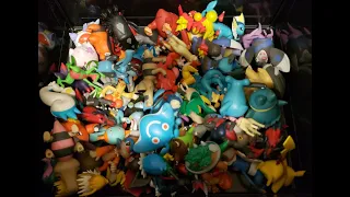Pokemon 25th Anniversary - Showing Nintendo Pokemon figures collection 1/5