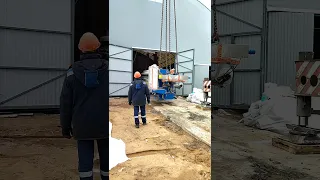 Liebherr LTM-1120. Подача станка в цех. Работа в паре.