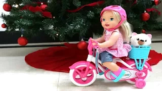 Navidad TotoyKids La Muñeca Little Mommy Isabela recibe una bicicleta de Papá Noel!!!
