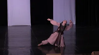 "Наедине с ветром" - бурятский народный танец.  Сирота Александра, 17 лет педагог-Моисеева Анна