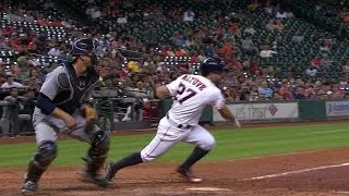 SEA@HOU: Altuve hits an RBI single to right field