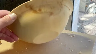 Richard Raffan completes a roughed-out wide-rim box-elder bowl