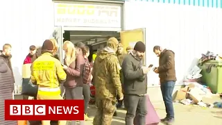 Refugees flee to Poland from Ukraine - BBC News