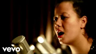 Mahalia Barnes - Never Loved A Man (feat. The Soulmates) - Official Video