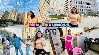 New Luxurious 3BHK Flat in Pune & Girls ki Bachelor Life Bahut Difficult hoti hai | Bindass Kavya