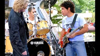 Hall & Oates - Life's Too Short (live 2003)