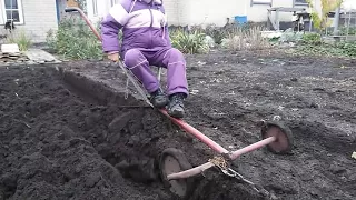 Вспашка огорода.The ploughing  electrical  winch