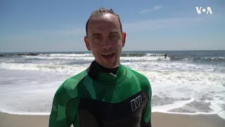Урок серфинга в океане: как встать на волну