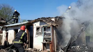 рятувальники ліквідували пожежу в надвірній споруді