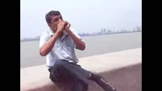 BEST INDIAN  HARMONICA PLAYER AT MUMBAI MARINE DRIVE