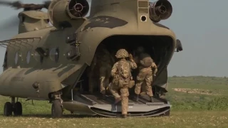 NOBLE JUMP 17 - Grenadier Guards Train with American Chinooks