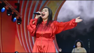 Певица Манижа зажигательно исполнила песню "Дом" на Фольклориаде 2021 в Уфе