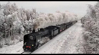 Christmas steam train to meet Santa Claus in Pello Lapland and cross Arctic Circle in Finland