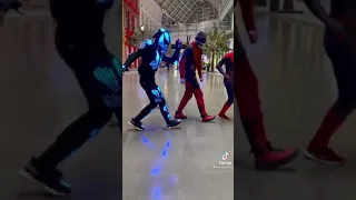 Хищник обучает шафлу // The predator teaches to dance