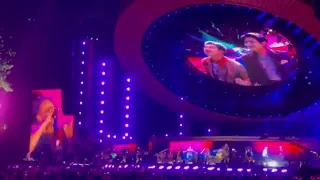 [DIFFERENT ANGLE + OUTRO] COLDPLAY PERFORMING 'MY UNIVERSE' WITH BTS on the screen!!