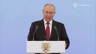 Putin afirma que desenvolvimento da tríade nuclear e armas modernas garantem segurança da Rússia