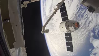 SpaceX's Dragon Arrives at the International Space Station (Time-lapse)
