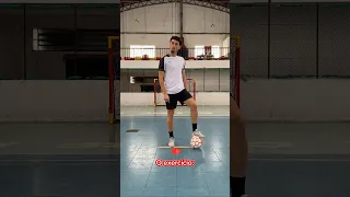 TREINE ESSE EXERCÍCIO PARA MELHORAR SEU CONTROLE DE BOLA. #tutorial #futsal #shorts