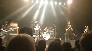 Band-Maid - Saiki receives a teddy bear from a fan