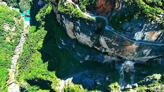 Chongqing Lanying Grand Canyon Wall Hanging Highway