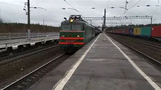 Электровоз ВЛ10-1127 с грузовым поездом