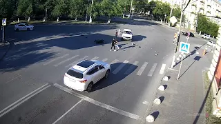 17-летний водитель врезался в «Ниву» в Волгограде: видео ДТП
