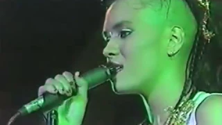 Go Wild in the Country - Bow Wow Wow Live 1982