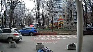 Жительница Балаково упала с балкона 12-этажа (18+)