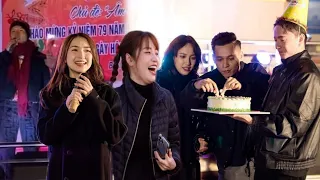 Anh Tú voi bản đôn hát live xuất sắc cùng Hòa Minzy, Puka, ST, Độ Mixi về thăm sư đoàn Sao Nhập Ngũ