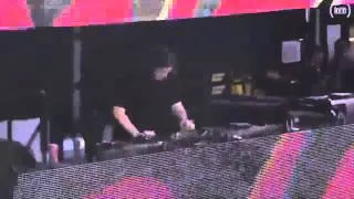 Tommy Trash playing Peo De Pitte & Jay Robinson   The Bagger @ Stereosonic Melbourne 2012