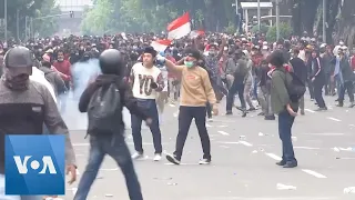 Clashes at Protest Against Indonesia's New Labor Law