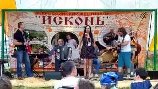 Т.Ведерников и К.Котёночкина - Тучи в голубом (Грушинский фестиваль 2015)