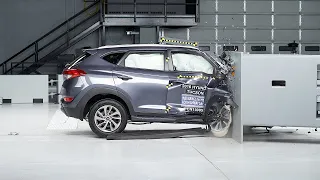 2016 Hyundai Tucson passenger-side small overlap IIHS crash test