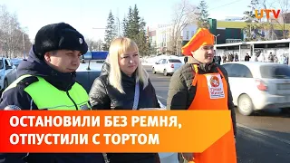 В Стерлитамаке автоинспекторы поздравили женщин-водителей с Международным женским днем