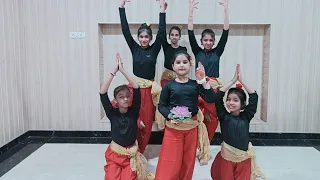 Meri maa ke barabar koi nahi & Aigiri nandini | Navratri special | Choreographed by Meena Agarwal