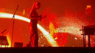 London Grammar - Metal and Dust (Alexandra Palace; Nov. 12, 2021)