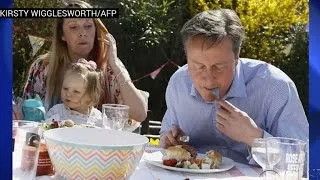 Britain's David Cameron criticized for eating hot dog with fork